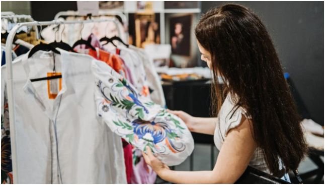 What Are the Smartest Ways to Shop More Mindfully?