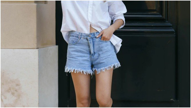 What Should You Avoid Wearing To Work?