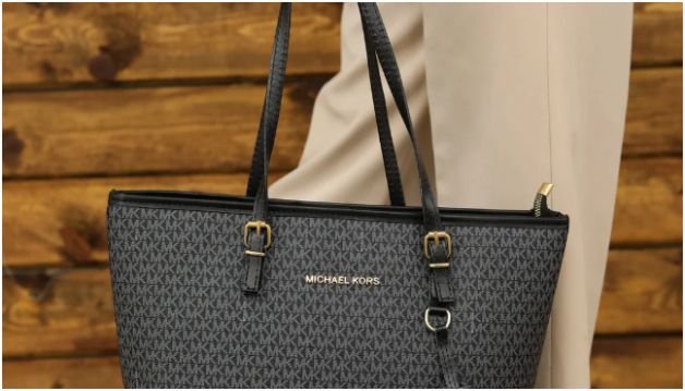 Are Minimalist Brands Worth the Higher Price?