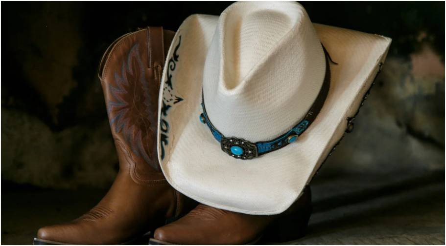 Why Cowgirl Hat Trend Is Taking Over the Internet
